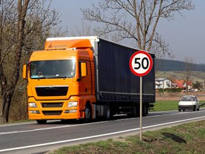 limite de velocidad para camiones - academia del transportista